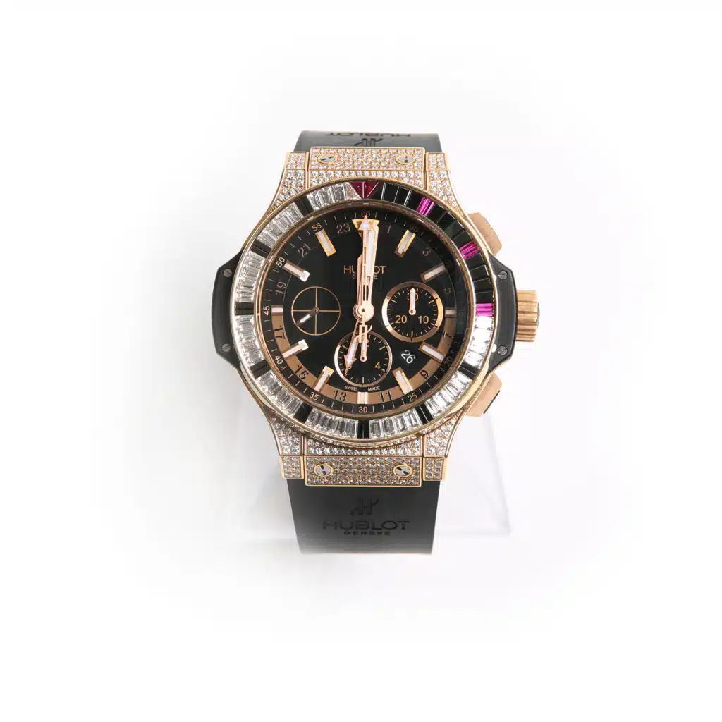 Several elements discern a high-end watch from an everyday model or brand. Typically, they are made with much higher-quality materials and with years of experience and skill behind the creators. 