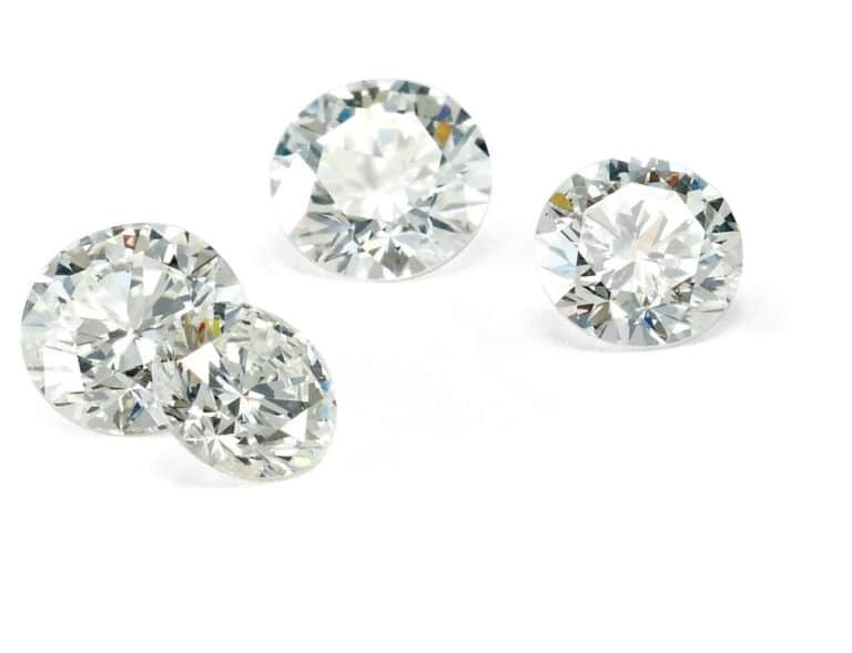 Lab Grown Diamonds vs Mined Diamonds - Can you tell the difference between them in this photo?