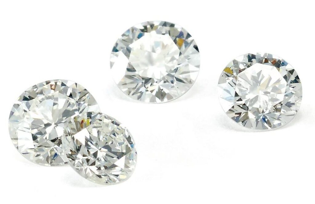 Lab Grown Diamonds vs Mined Diamonds - Can you tell the difference between them in this photo?