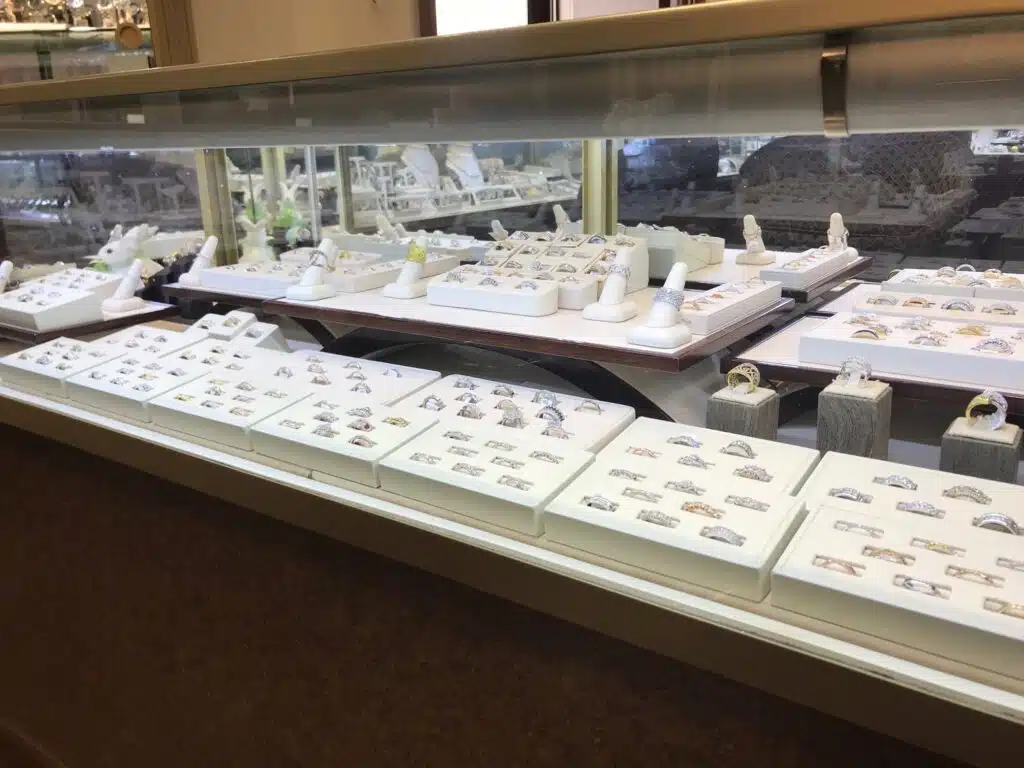 With an engagement ring selection like this, why go anywhere else but Harry Glinberg Jewelers