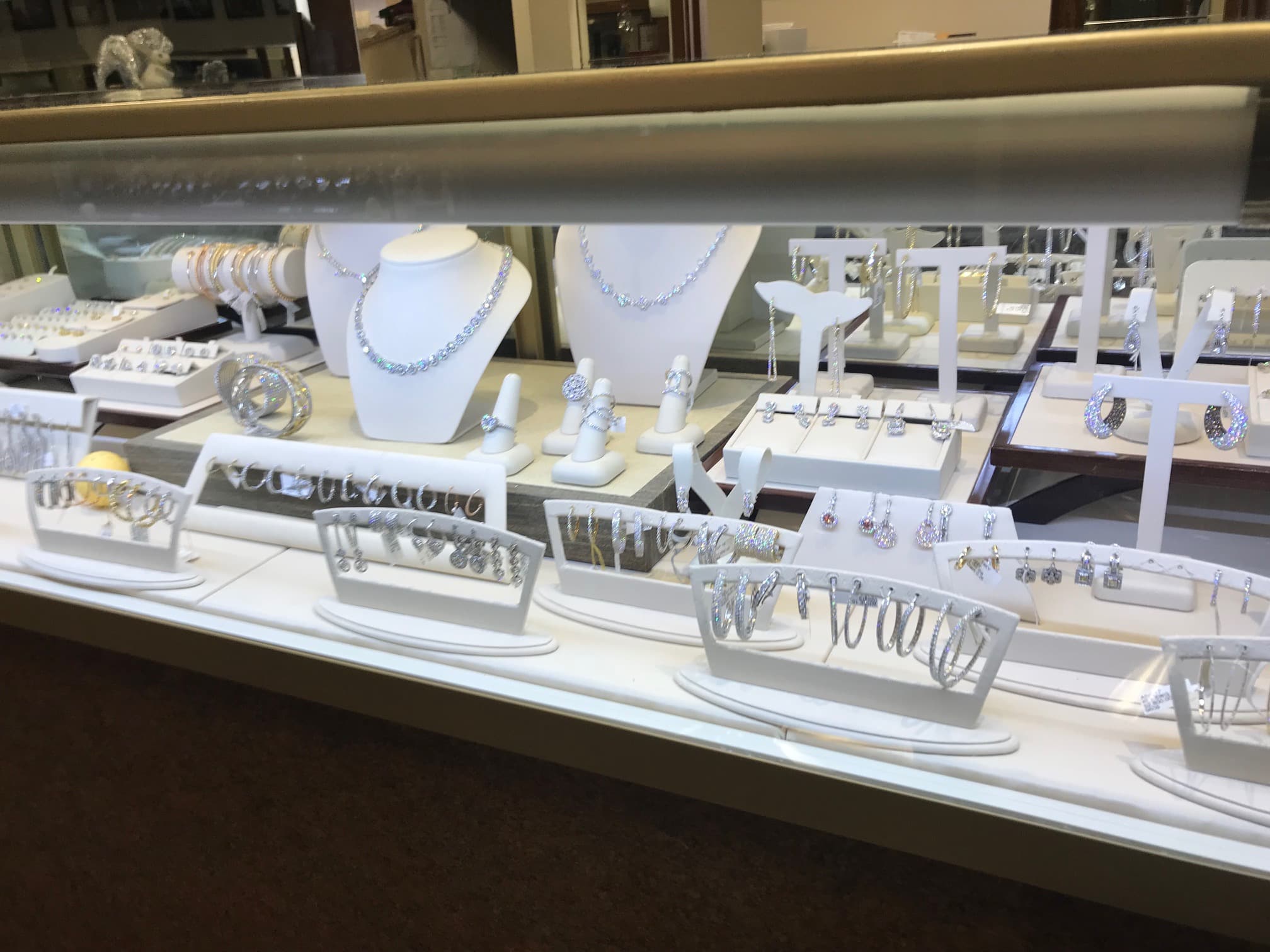 Why Choose Harry Glinberg Harry Glinberg has the best selection of jewelry in Milwaukee with an established reputation of satisfaction and quality.